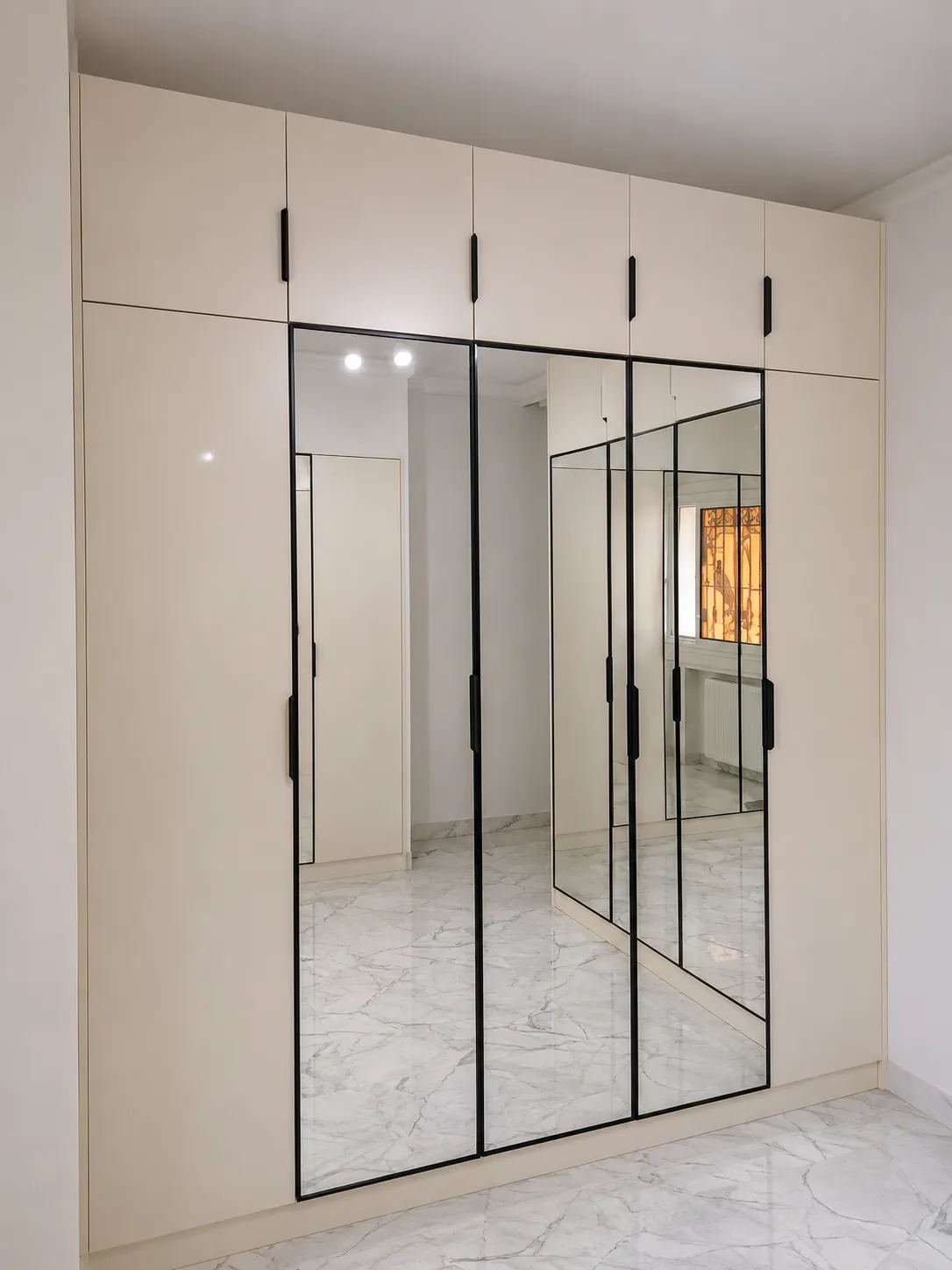 Dressing sur mesure à Tunis : optimiser votre espace avec élégance
